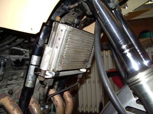 XJ600 radiateur huile GSA bis.JPG